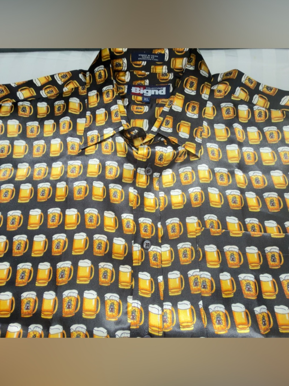 Casual Black Short-Sleeve Button-Down Shirt with Yellow Mug Print - Picture 11 of 12
